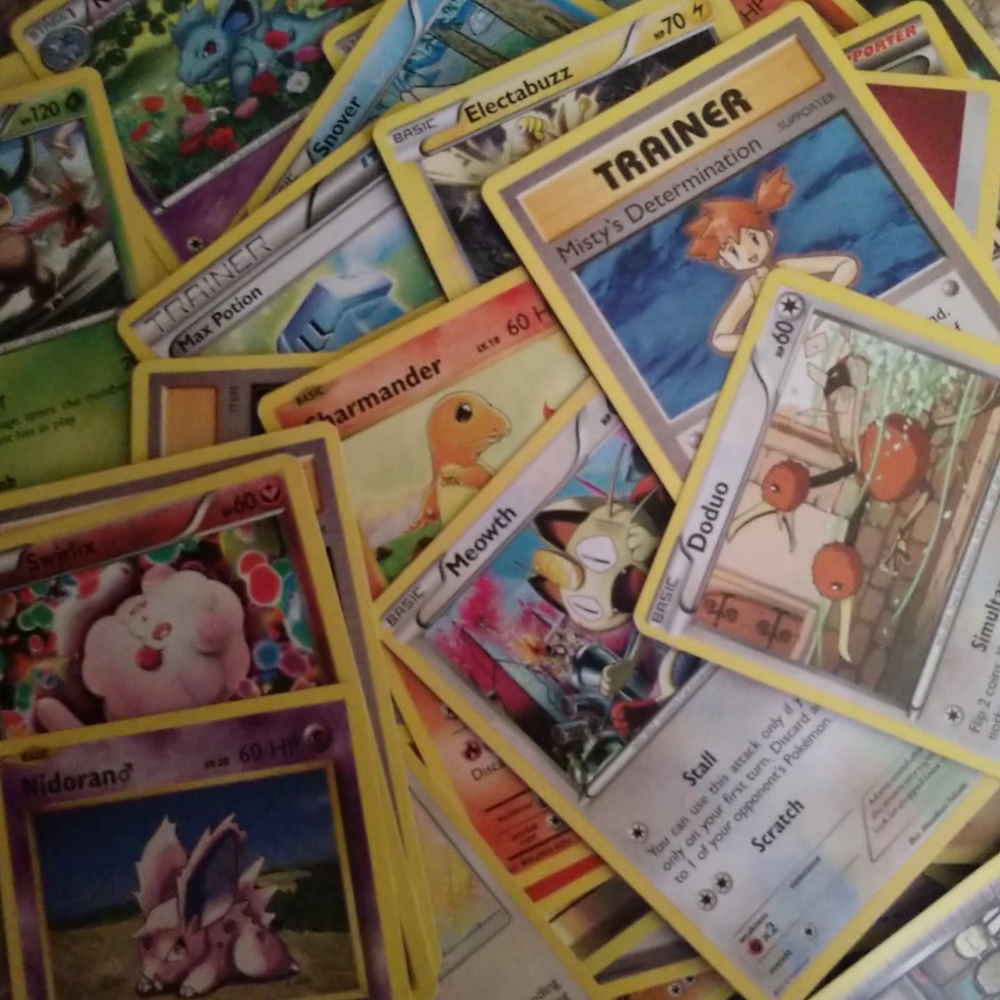104 random pokemon cards w tin